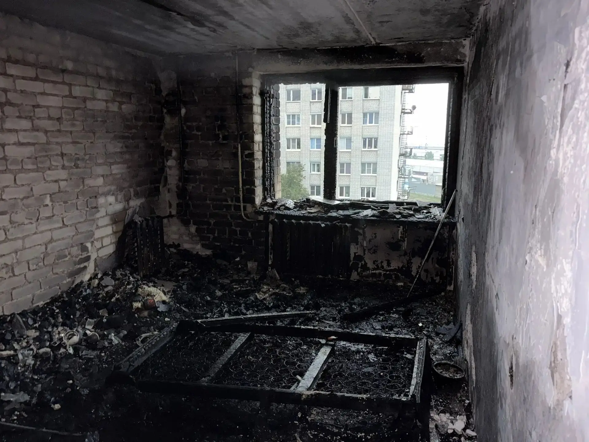 Следователи организовали проверку на месте смертельного пожара под Волгоградом
