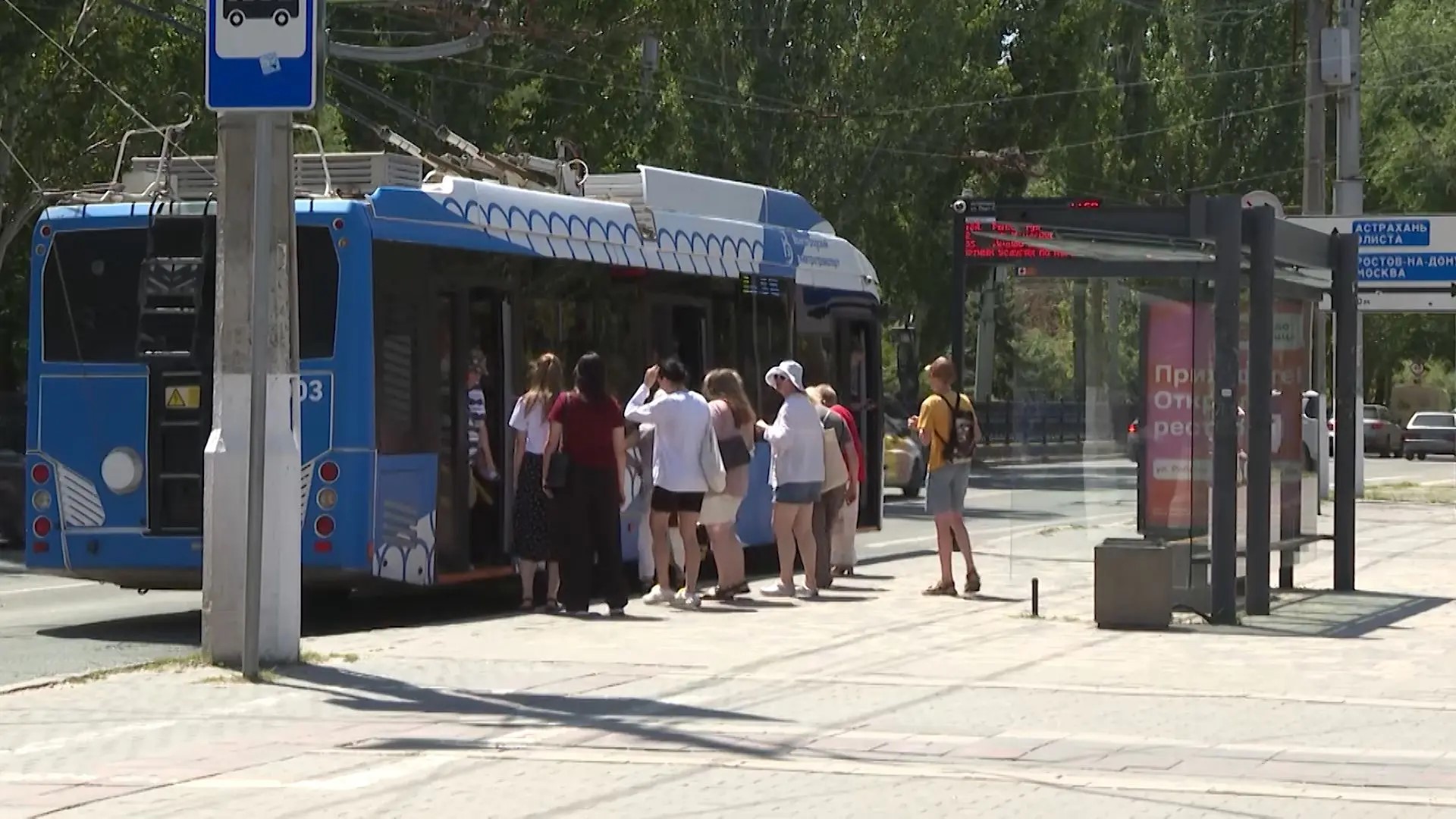 16 новых остановочных павильонов установят в Волгограде