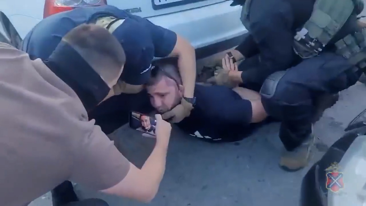 В Волгограде задержали мужчину, вымогавшего деньги у участника СВО