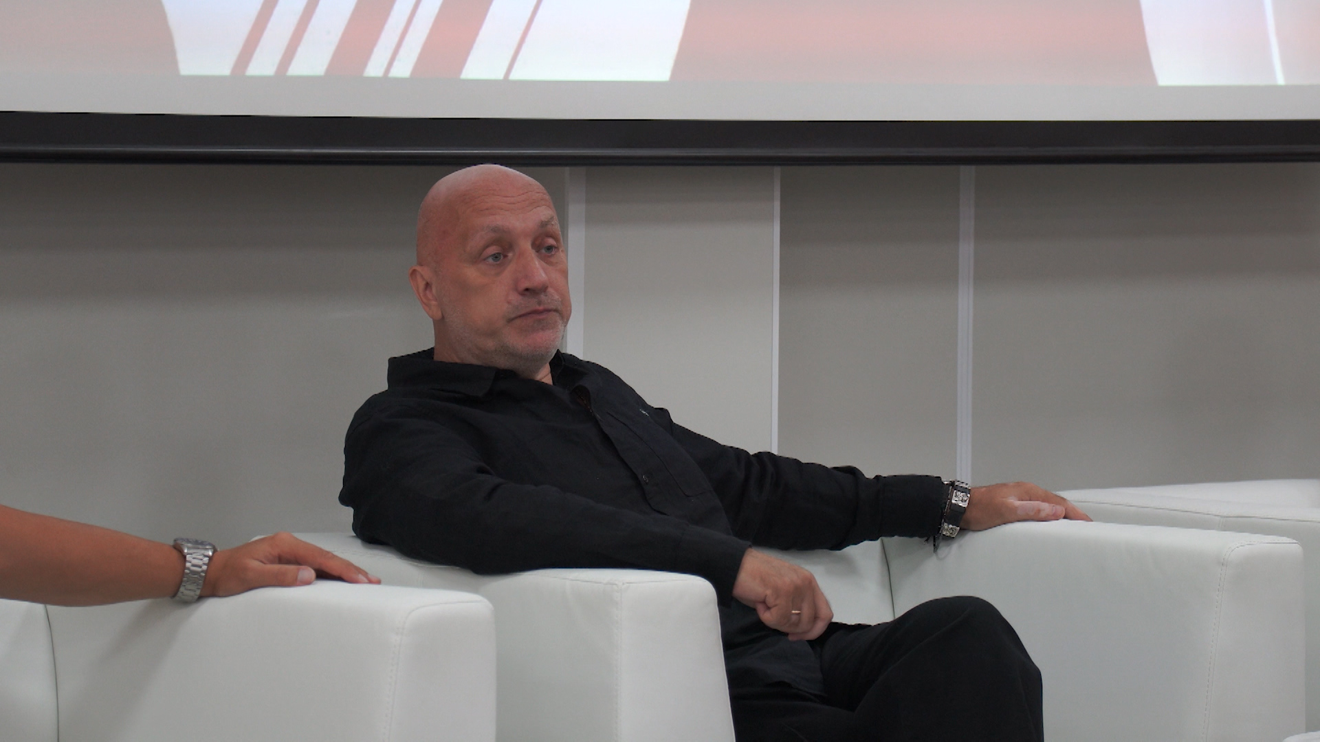 Захар Прилепин встретился с участниками смены «Время юных героев» в «Авангарде» под Волгоградом