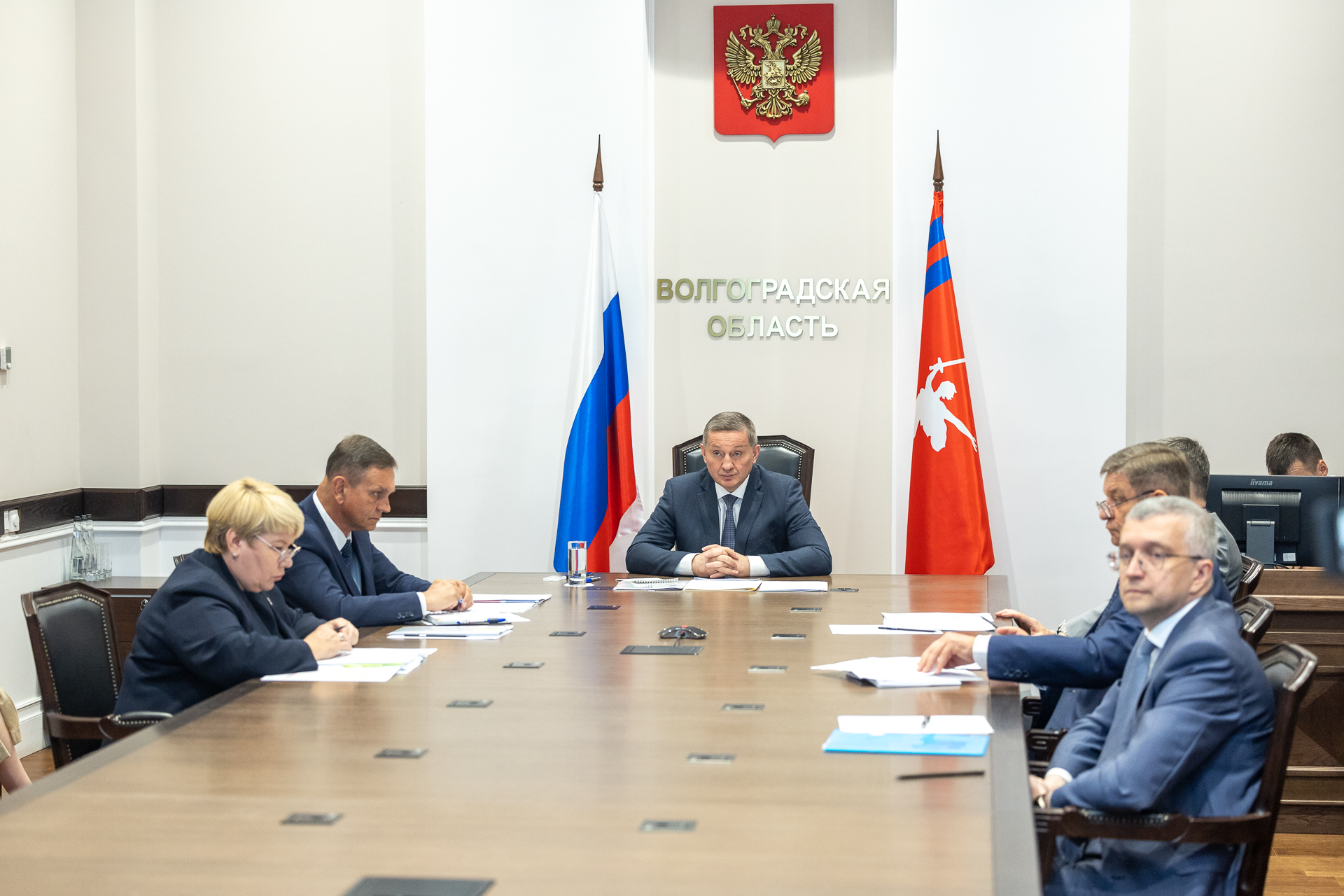 Волгоградский губернатор принял участие в совещании регионов ЮФО с Владимиром Устиновым