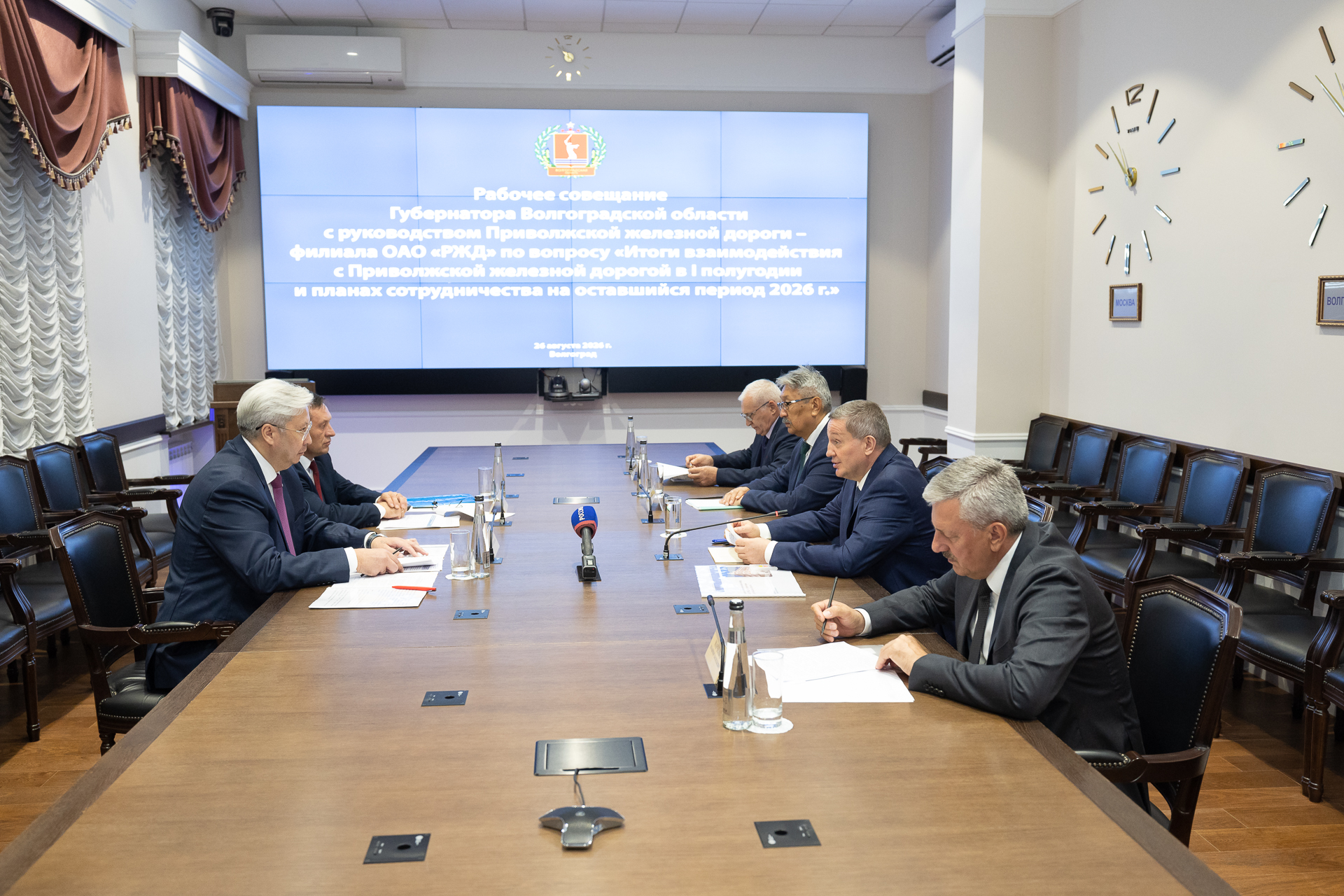 Волгоградский губернатор провел встречу с руководителем Приволжской железной дороги