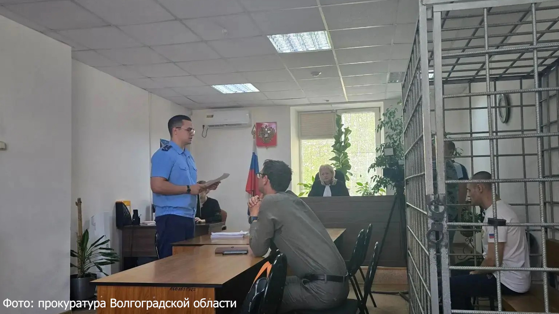 К двум годам колонии приговорили участника ОПГ, скупавшего у волгоградцев банковские карты