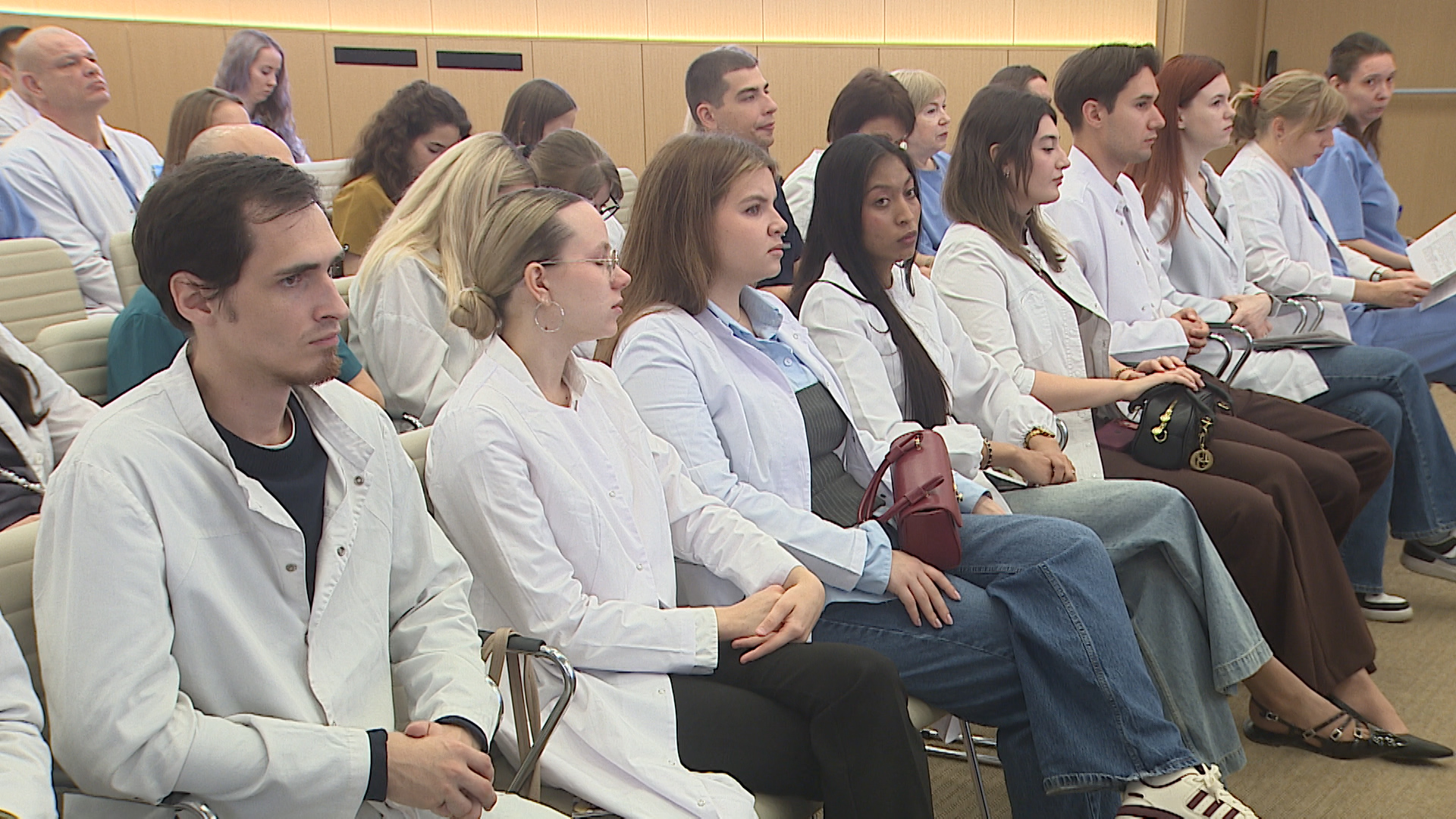 Более 700 ведущих специалистов в области онкологии объединила конференция в Волгограде