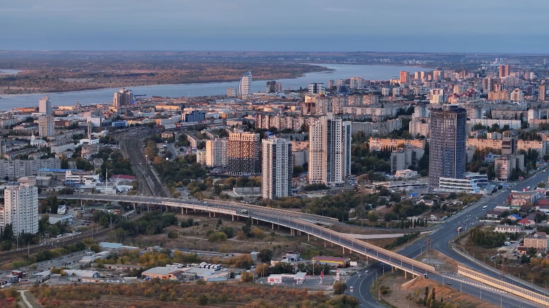 В Волгоградской области отгружено товаров и оказано услуг на 562,3 млрд рублей