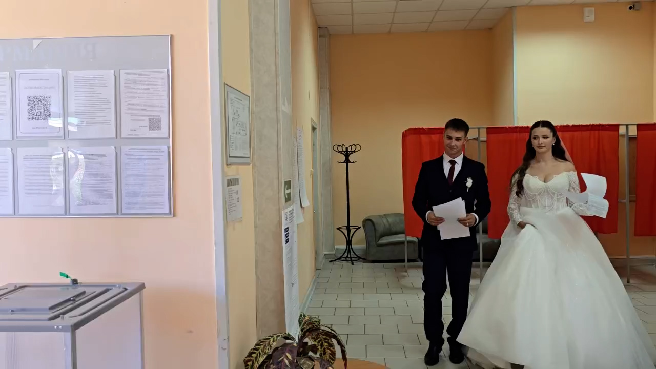 В Волгоградской области молодожены пришли в день свадьбы на голосование