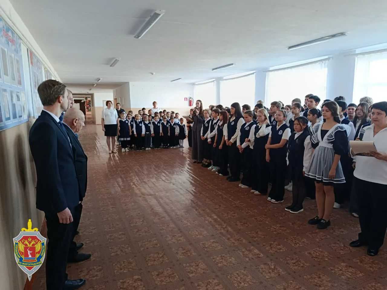 В школе под Волгоградом прошла линейка в память о погибшем сотруднике ФСБ