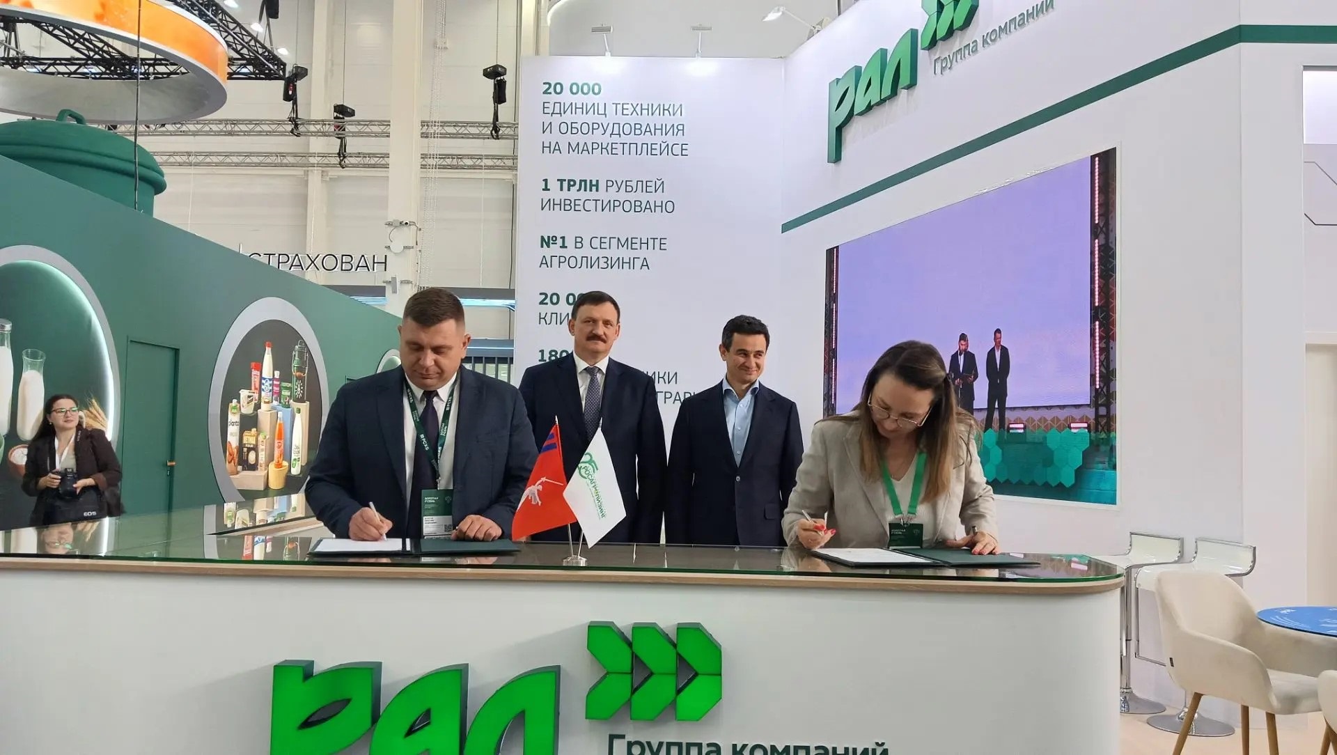 Волгоградская область подписала соглашения с Росагролизингом и Петербургским тракторным заводом