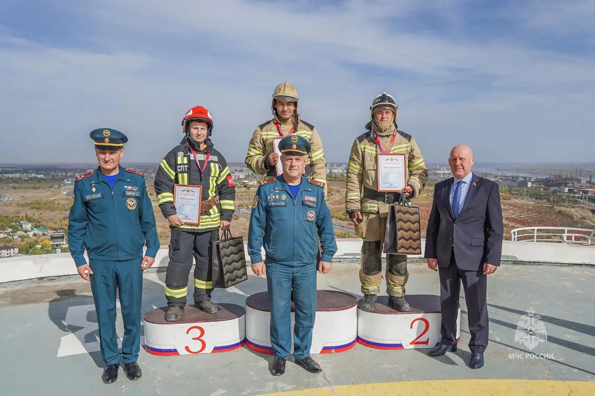 Пожарные покорили небоскреб «Волгоград-Сити»