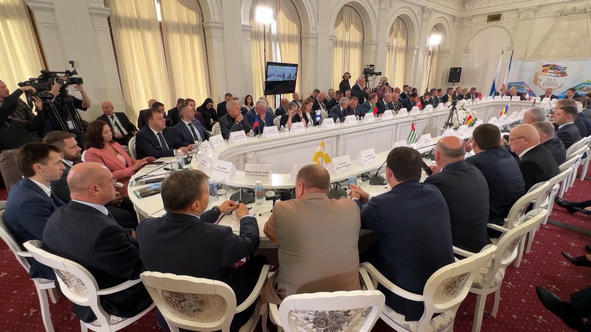 Пять инициатив Волгоградской областной Думы получили поддержку парламентариев Юга России