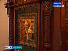 Храму Всех Святых подарили киот для иконы Николая Чудотворца