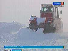 Расчистка автотрассы Волгоград-Саратов ведется круглосуточно
