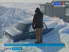 Дорожники расчищают подъезды к камышинским селам