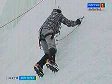 Волгоградские коммунальщики «подарили» альпинистам ледовую площадку