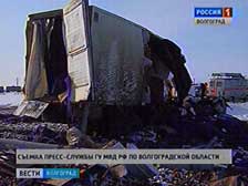 На переезде в Городищенском районе КАМАЗ столкнулся с тепловозом