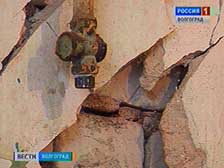 Жильцы дома в Краснооктябрьском районе жалуются на аварийность здания