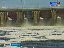 Волжская ГЭС работает в режиме максимального сброса