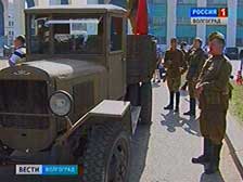 По улицам Волгограда прошли ретроавтомобили